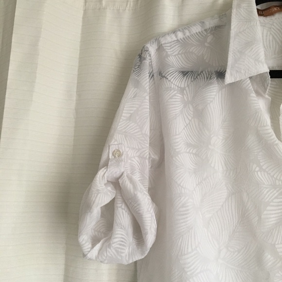 Ellen Tracy White Botton down Top (M) - Picture 4 of 8